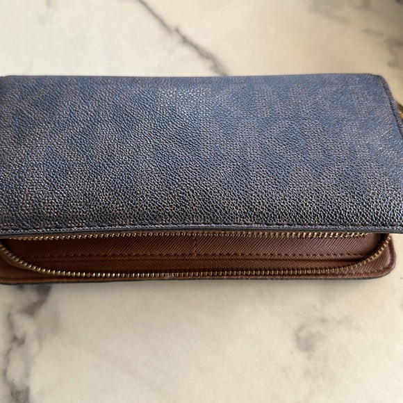 Michael Kors wallet - Picture 6 of 6